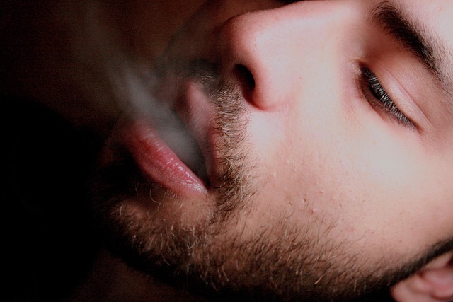 Bratr má elektronické cigarety. 